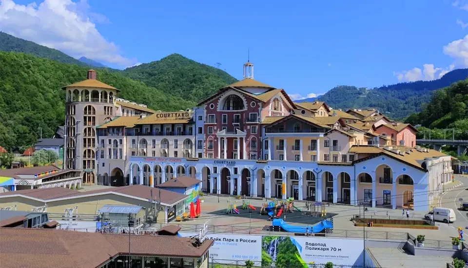 کورت یارد بای مرریوت سوچی کراسنایا پولینا